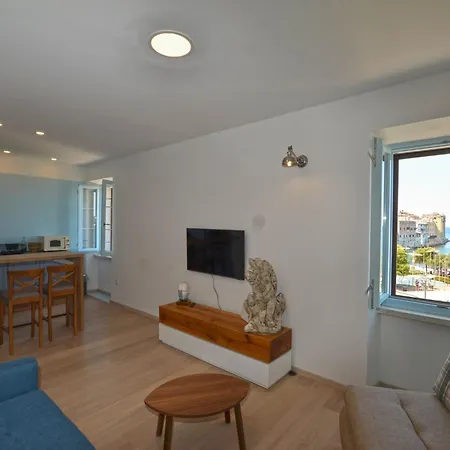 Apartmán Sunny With Sea View - One Bedroom With Sea View *