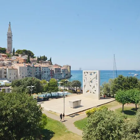 Apartmán Sunny With Sea View - One Bedroom With Sea View
