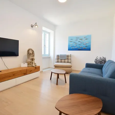 Apartmán Sunny With Sea View - One Bedroom With Sea View
